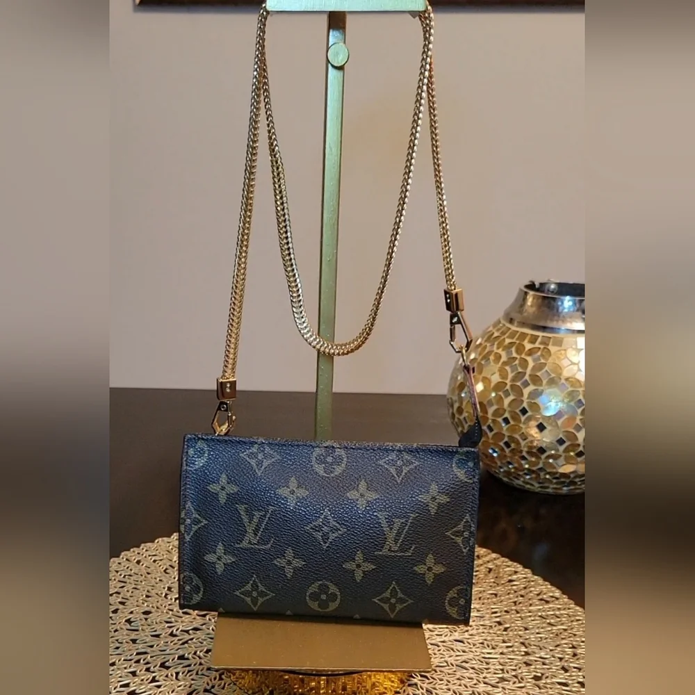 Authentic Louis Vuitton Dark Brown Monogram Pouch !!! - Picture 7 of 12